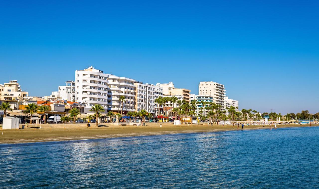 Sandy Bottoms Beach Apartment Larnaka Exterior foto